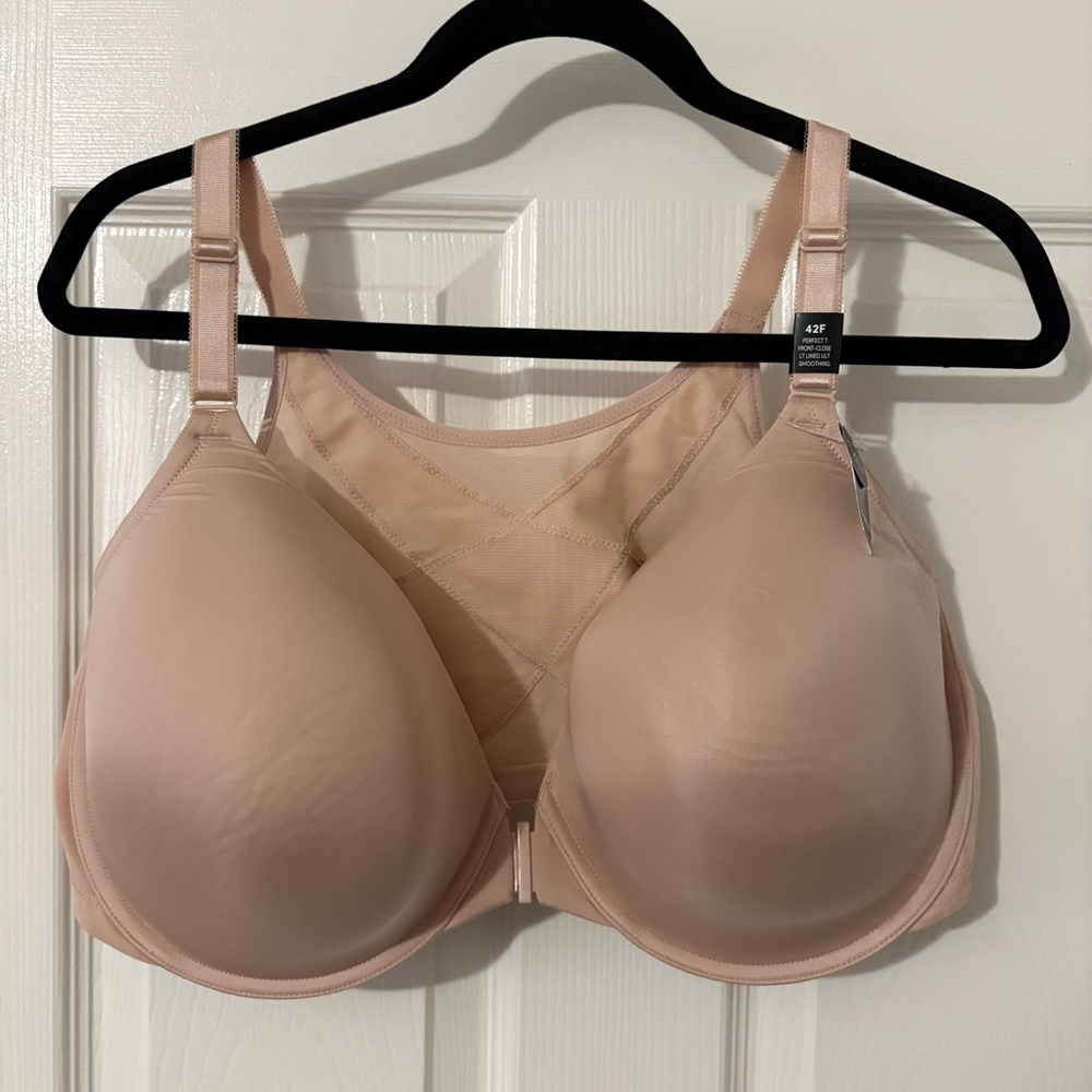 NWT Torrid Ultimate Smoothing T-Shirt Front-Close Bra 42F